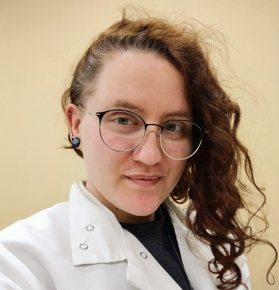 Headshot of Amanda Schussman, CNA, BS.